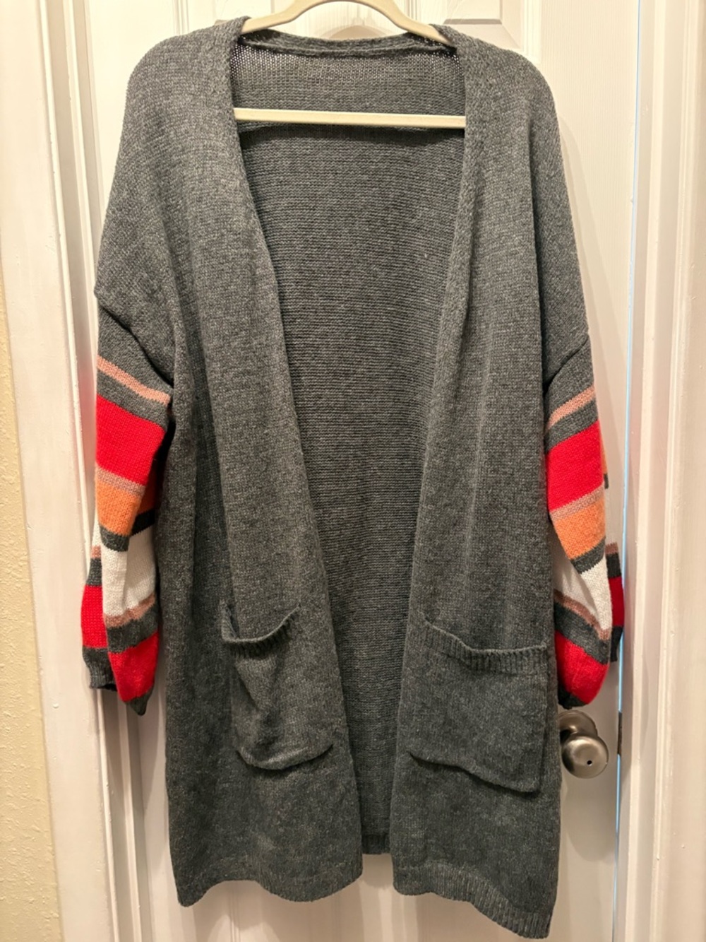 Cozy Open-Front Gray Cardigan with Colorblock Sleeve Accents